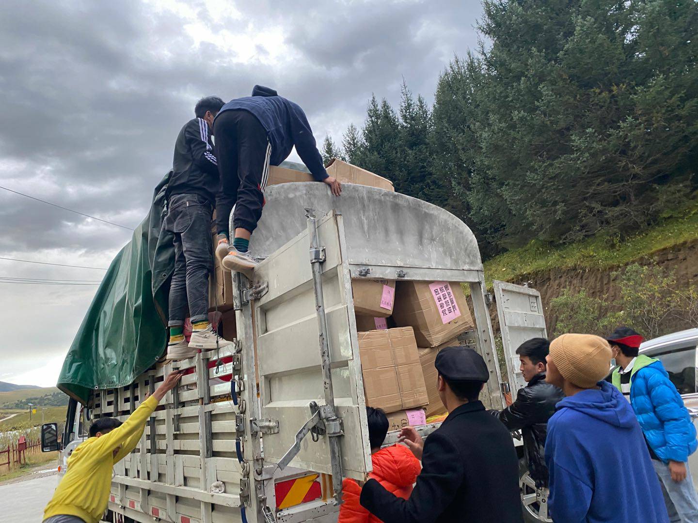 广州郑毅健康产品研究有限公司公益回顾丨家国同欢月同圆 温暖满载甘孜州(图5) 广州郑毅健康产品研究有限公司公益回顾丨家国同欢月同圆 温暖满载甘孜州(图5)