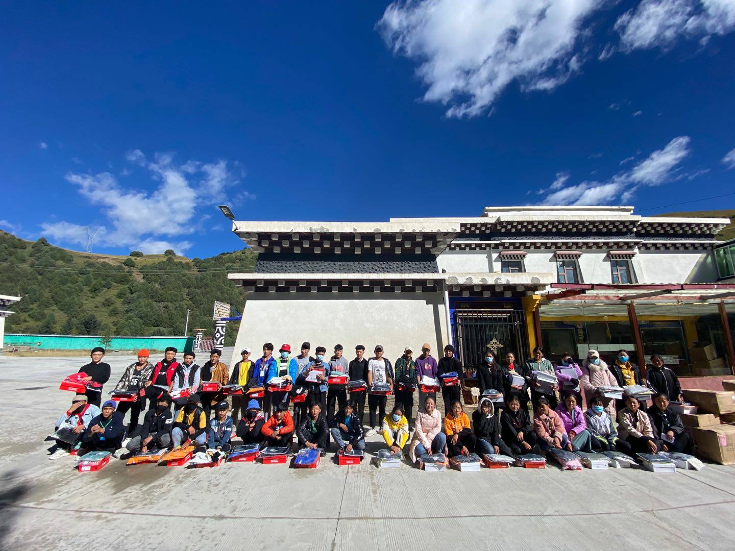 广州郑毅健康产品研究有限公司公益回顾丨家国同欢月同圆 温暖满载甘孜州(图8) 广州郑毅健康产品研究有限公司公益回顾丨家国同欢月同圆 温暖满载甘孜州(图8)